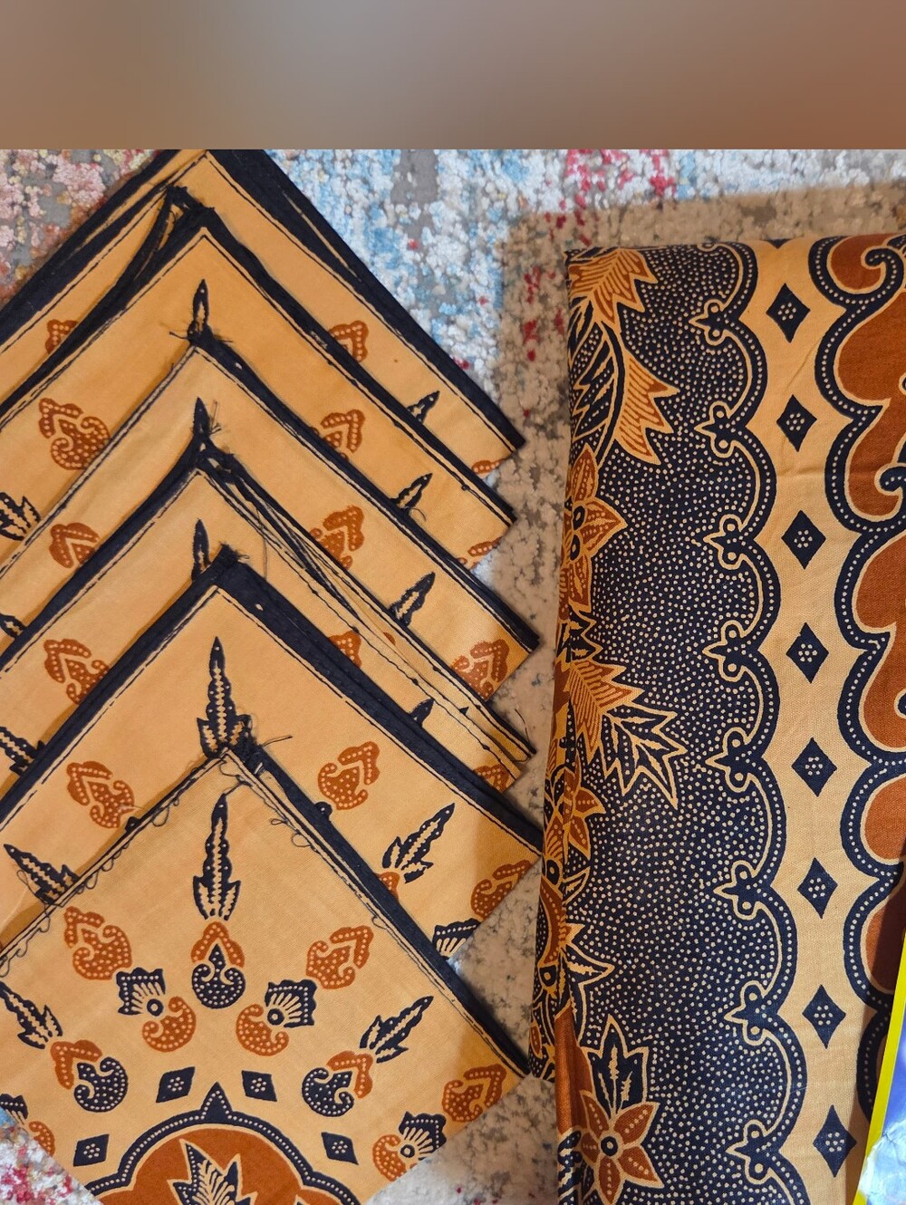 Batik Halus Baiduri Vintage New 54" by 84" Tablecloth & 6 Napkins
